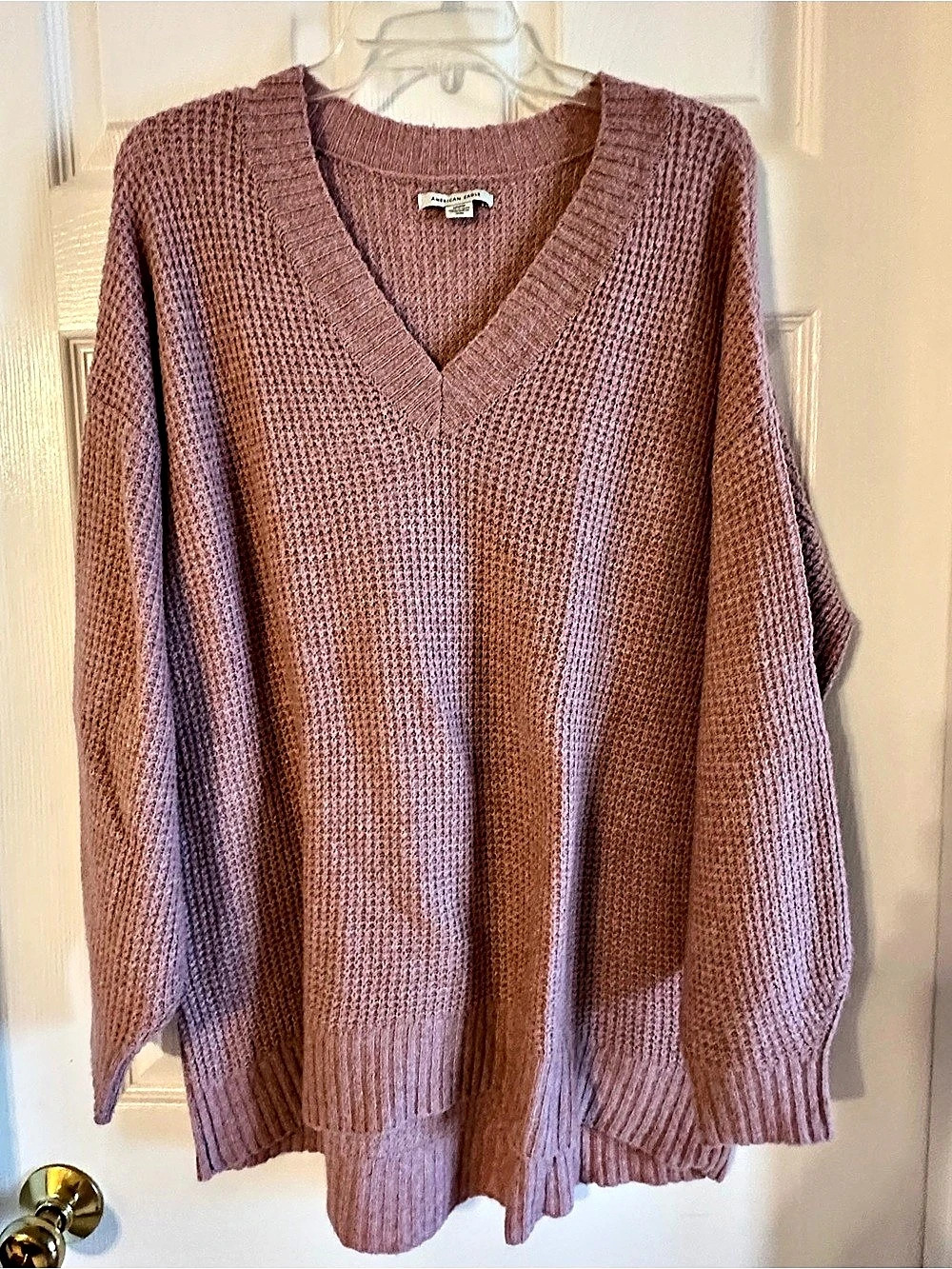 American Eagle V-Neck Sweater in Mauve Pink, Medium, EXCELLENT USE CONDITION